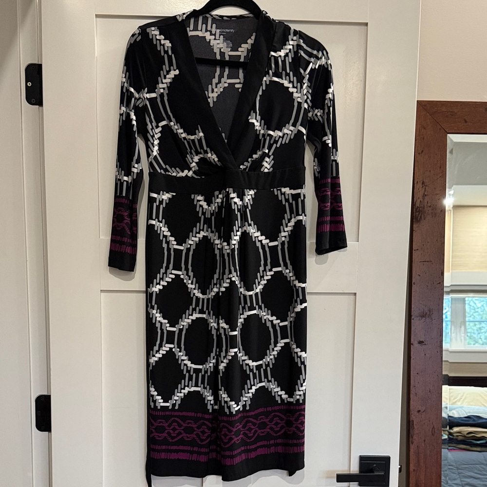 Liz Lange Maternity Geometric Wrap-Style Dress with Purple Trim - size Small